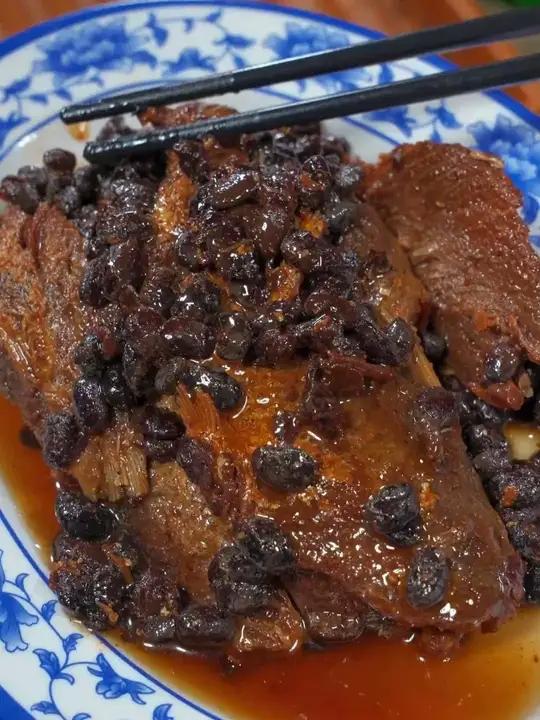 小时候的味道,豆豉鲮鱼罐头,还是那么好吃,那么下饭