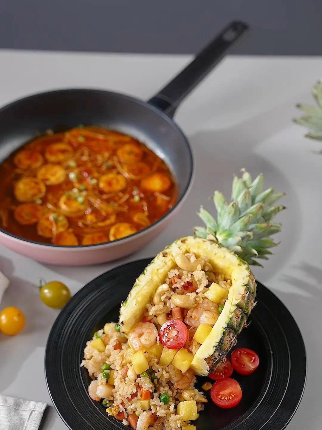 今天整点简简单单却超级下饭的茄汁日式豆腐与好吃又营养的菠萝炒饭!～又是愉快的一天～美好的一