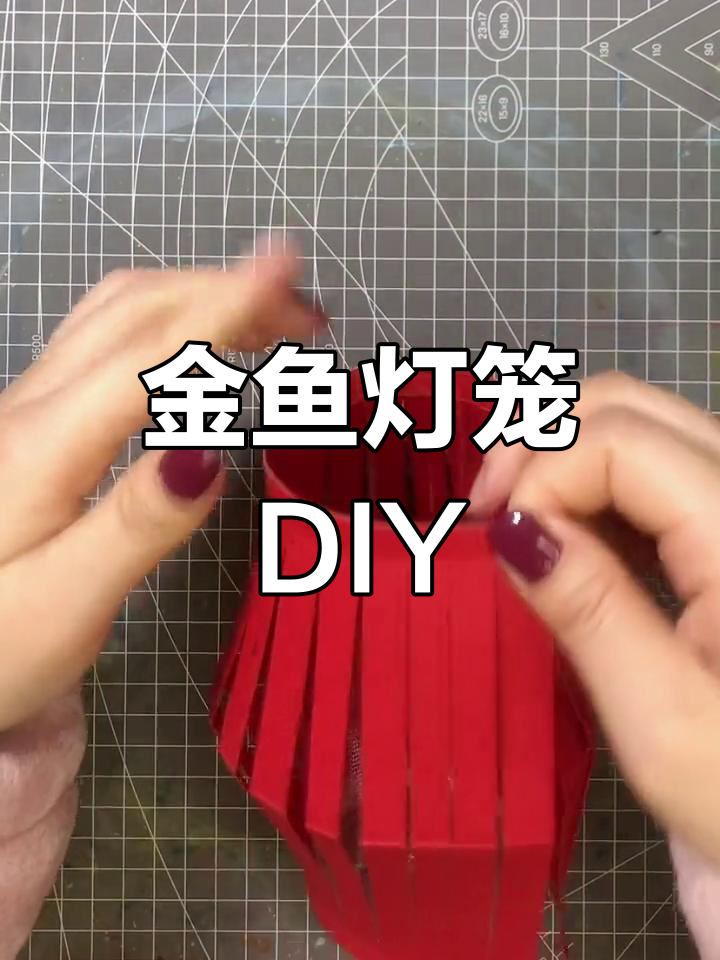 春节临近,用矿泉水瓶做金鱼灯笼,寓意满满,简单又有趣!