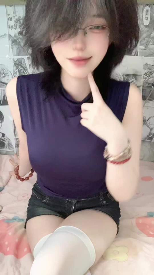 冷萌脸短发女生，鲻鱼头打造中性风假小子