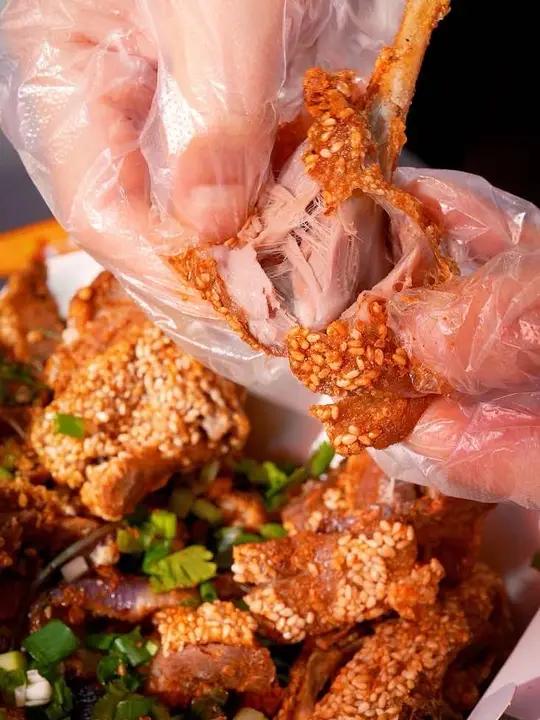 香到离谱！一口爱上的芝麻香酥鸭，怪不得那么多人排队！