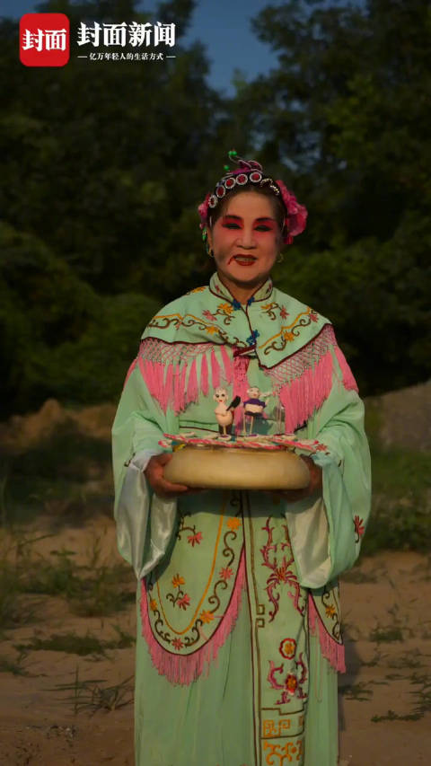 「拒绝暴力!美院女生用毕设对家暴说不」今年6月,一组用“花馍”与“血社火”的传统艺术形式来