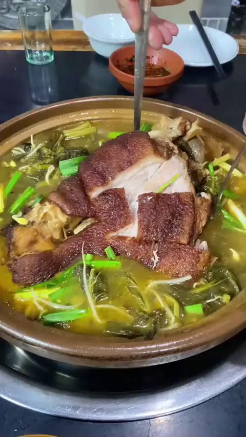 贵州酸菜蹄膀火锅，贵阳非遗，酸香清爽皮脆肉糯肥而不腻