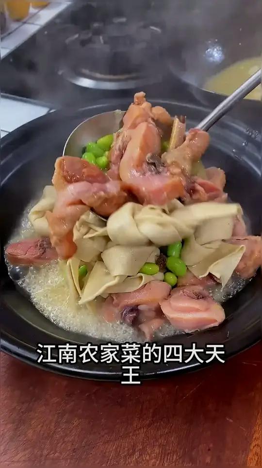 复购满满的绍兴腊鸡腿,真的超下饭,蒸一蒸就可以吃到咸香入味的腊鸡腿了,推荐拍三盒更划算地方