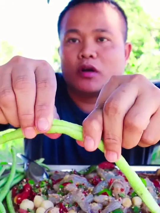 新鲜豆角鲜辣凉拌小海虾 哎呀妈呀太好吃了泰国大叔泰国美食泰国生活内容启发搜索