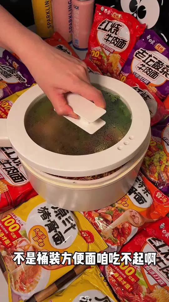 一大箱24包白象家的袋装方便面，还是四个口味真的好好吃啊！