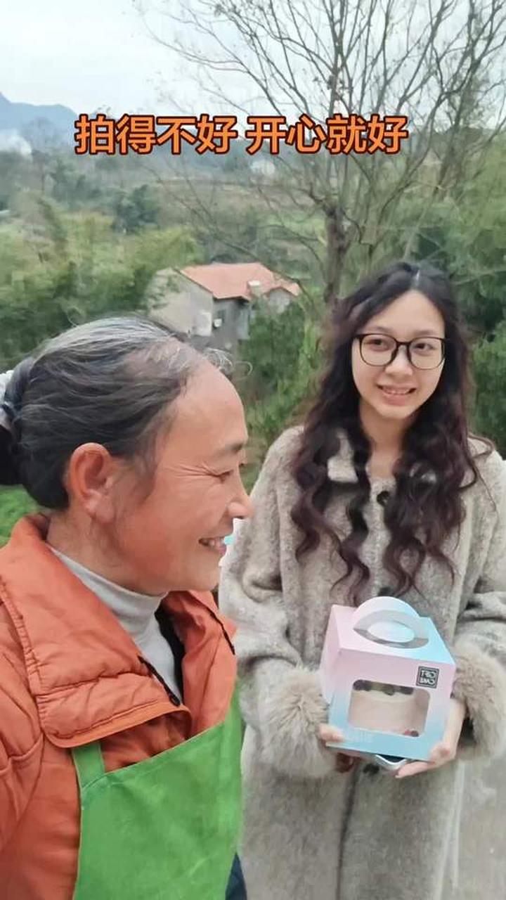 女儿小时候过生最喜欢的就是生日蛋糕