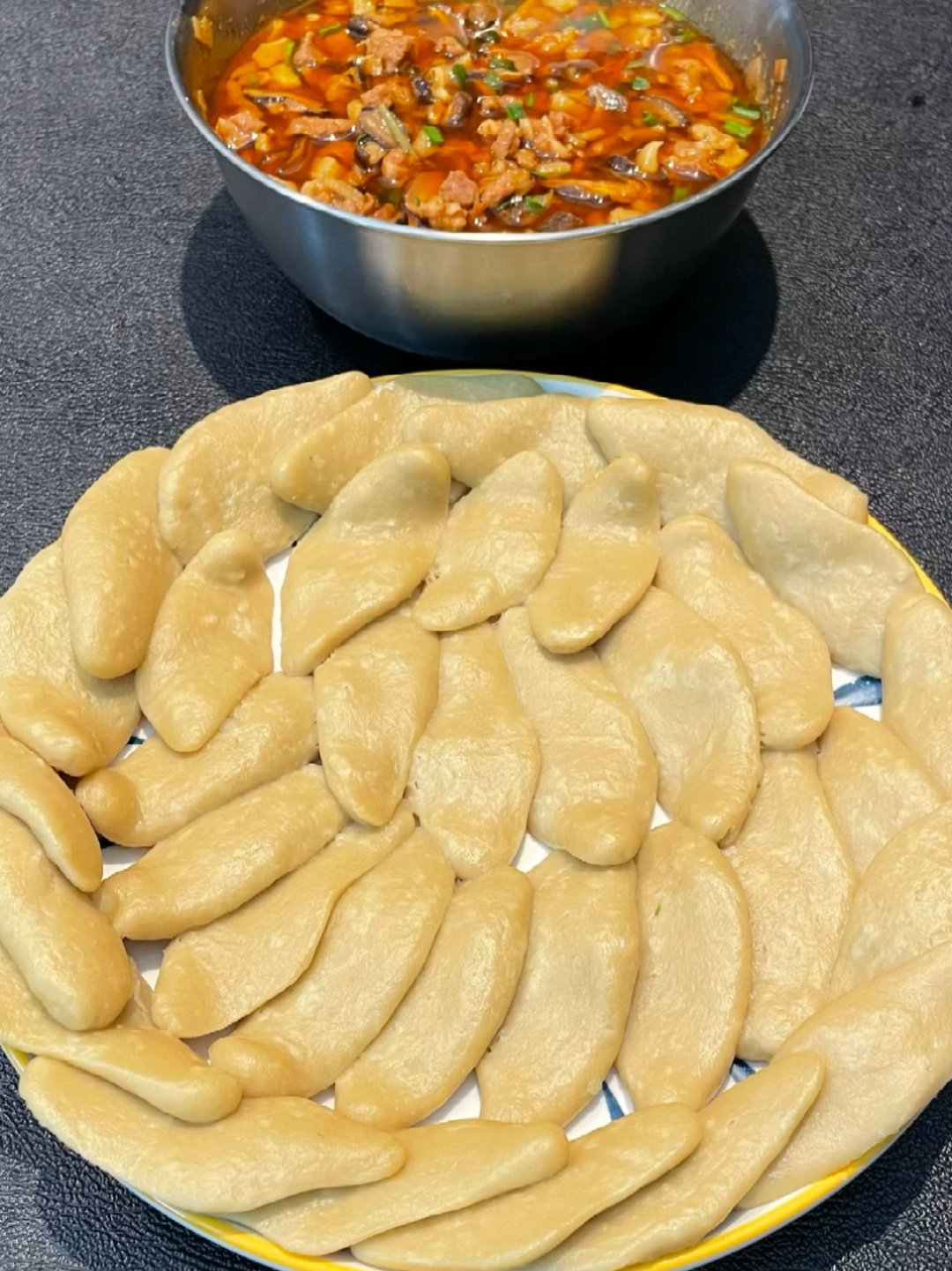 山药鱼鱼配着香菇肉汤汤,吃香了～