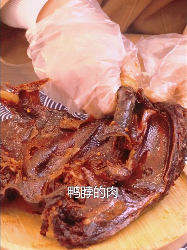 酱板鸭的正确吃法!一定要这样从上往下撕开