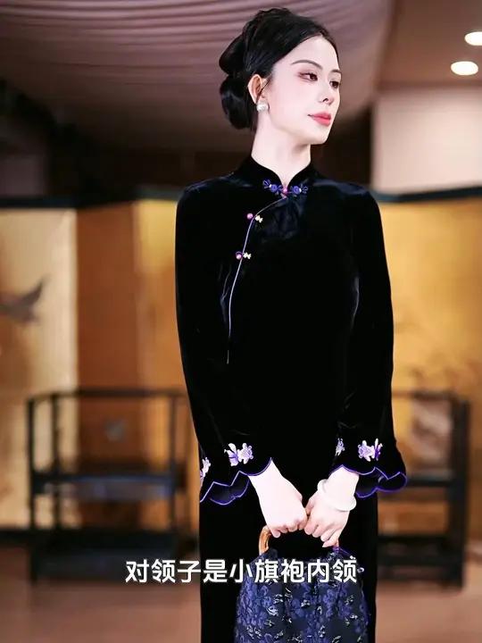 绝美!黑色丝绒旗袍搭配精致紫金鱼刺绣,直播间带你看更多