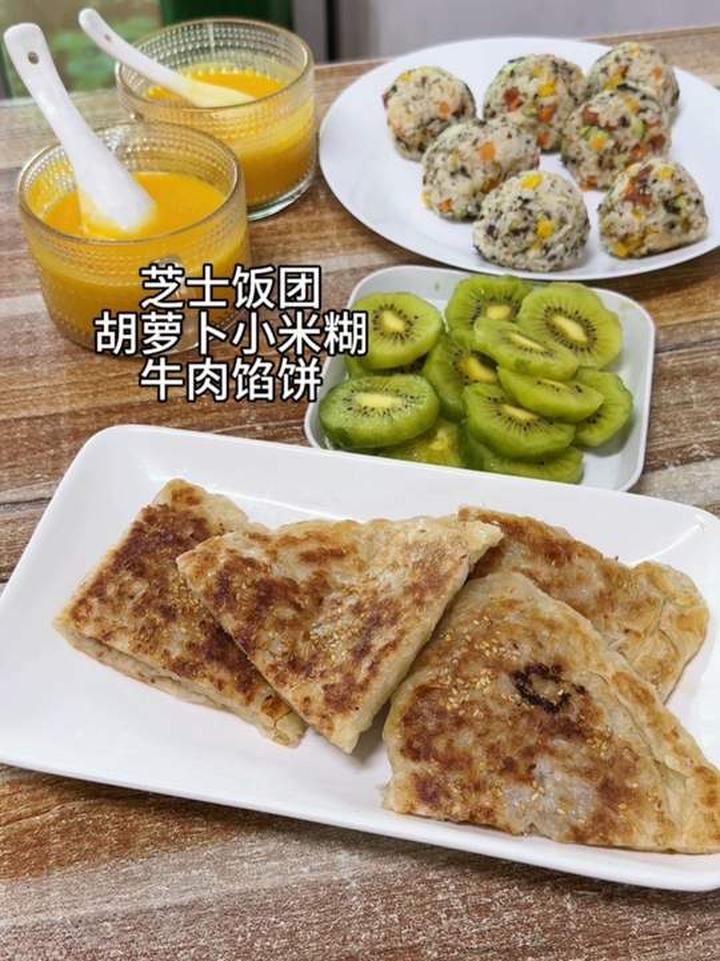 陪读妈妈早起为高中、初中、小学生做营养早餐