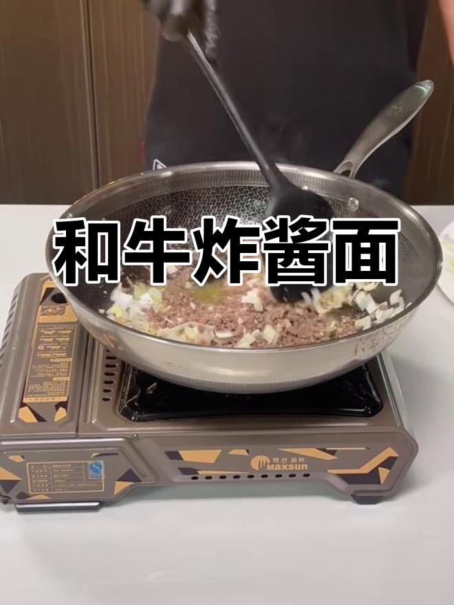 牛肉炸酱面,香气扑鼻的完美搭配
