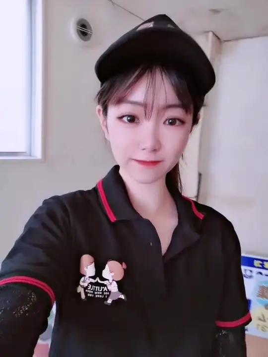在日本的多重身份,今天是奶茶店的小店员 日本