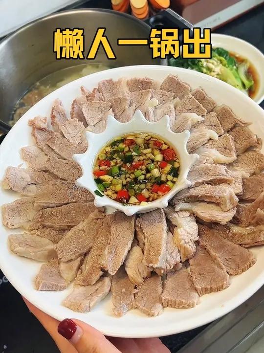 不知道吃什么的时候,就做这懒人一锅出三菜吧,有肉有菜有汤 做法简单又好吃#一锅出 #懒人美