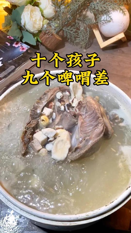 四神汤。莲子,山药,芡实,茯苓煲鸡,煲排骨,宝宝吃饭香,妈妈少操心