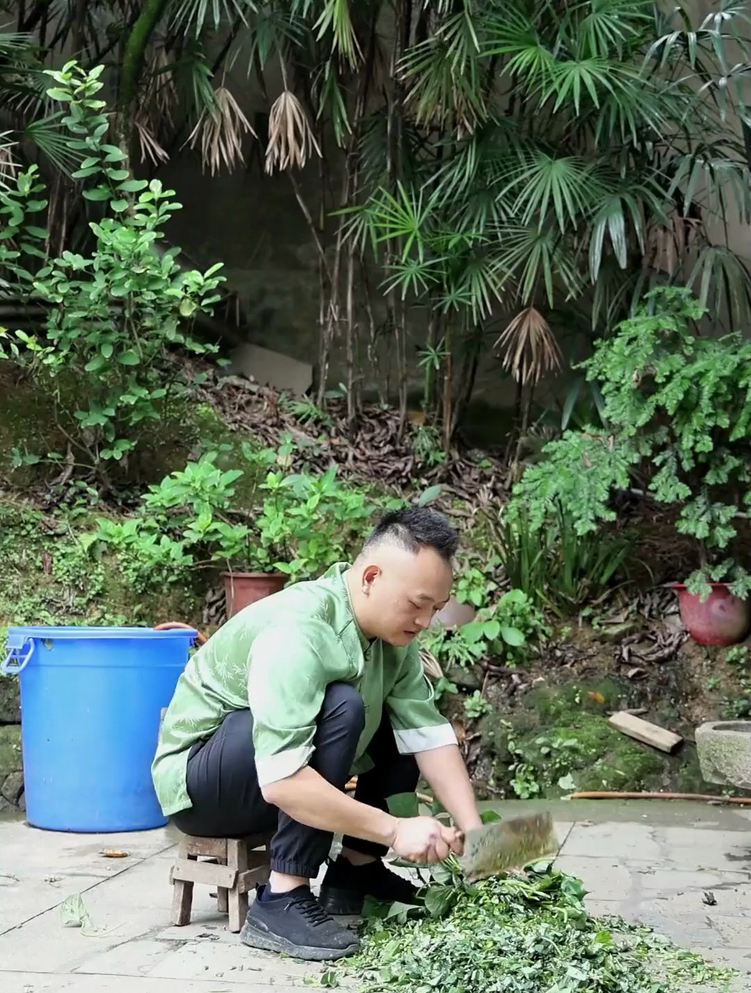 今天分享一道家常味的黔江鸡杂,姨妹说不正宗