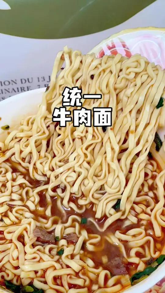 有大块牛肉的 红烧牛肉面还是统一大品牌，这谁挡的住啊满汉大餐这是真的红烧牛肉面牛肉面吃起来