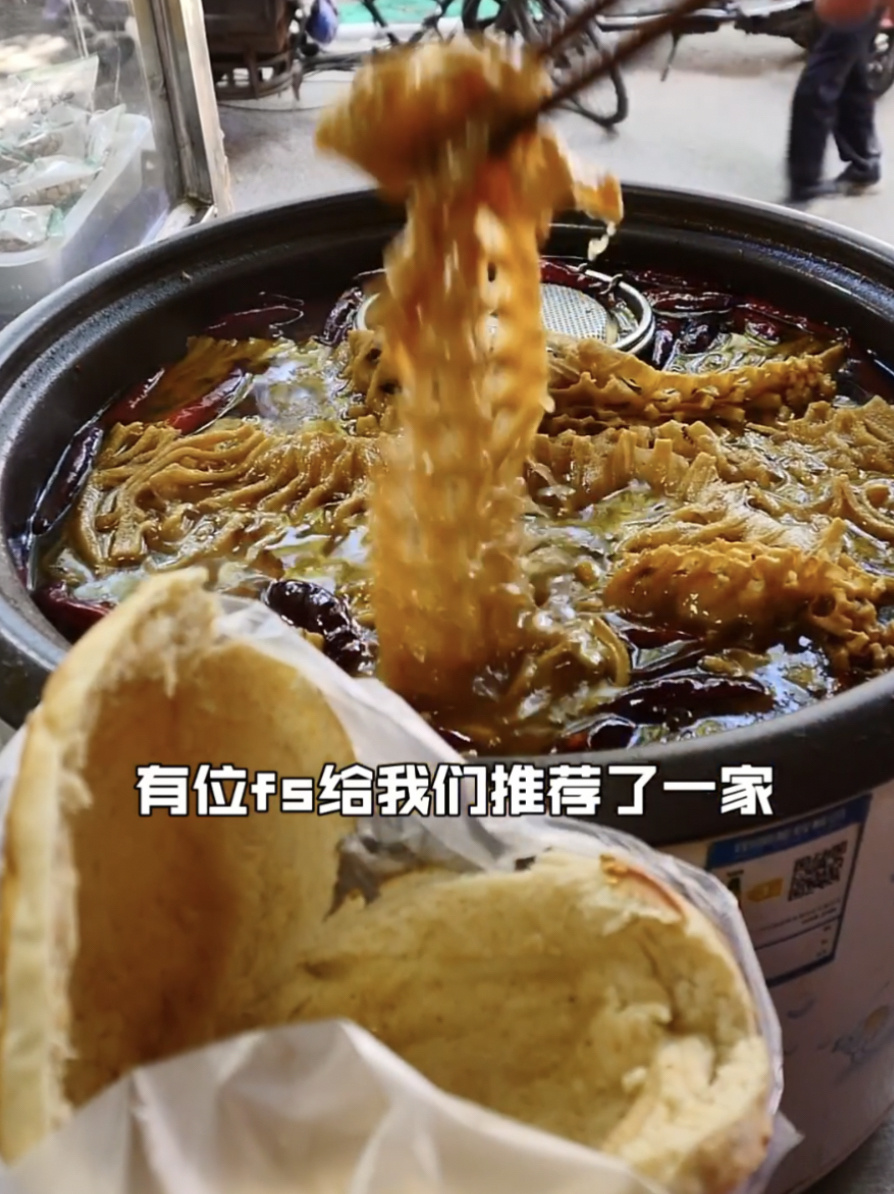 人称健身饼的高炉烧饼,一次夹满十七八种菜