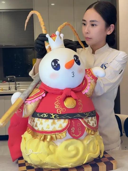 蛋糕雪王……#雪王霸气桶 #雪王霸气桶回归 #雪王西游记联名 #柠檬红茶霸气桶回归