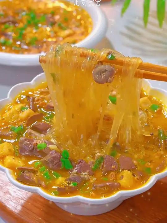 南京鸭血粉丝汤南京冠生园的味道确实正宗!真的值得一试,双倍的鸭杂太过瘾了