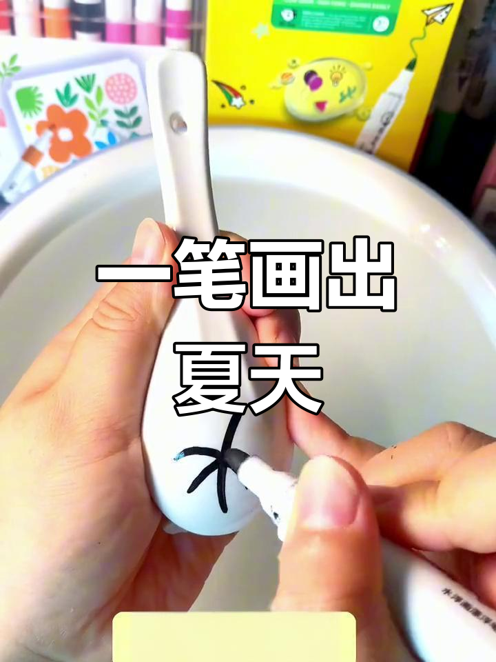 夏天的色彩,月饼与落叶的创意组合