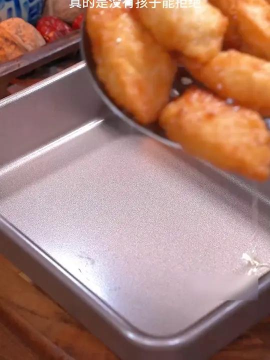 整块的深海鳕鱼肉质细腻鲜香 过年可以炸一盘大人孩子都爱吃外酥里嫩又香又酥又脆鳕鱼排鳕鱼大人