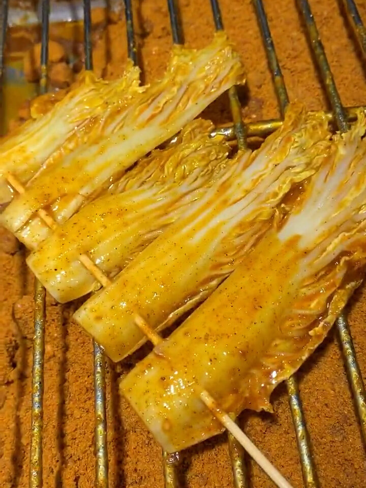 娃娃菜的正确穿串教程,这样炸出来鲜嫩好吃