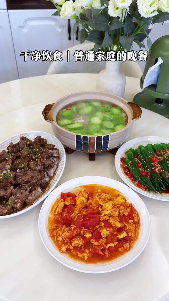 普通家庭的晚餐！今日食谱：豉汁蒸排骨｜番茄炒鸡蛋｜白灼秋葵｜丝瓜瘦肉汤