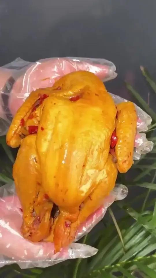 江皇淝椒麻鸡携纯肉肠炸场!原价49.6的双拼王炸,现26.8拿下。香而不腻,卫生服务佳。堂