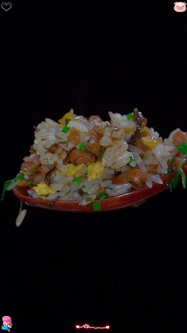 外婆菜香菜蛋炒饭的做法,蛋炒饭这样做太好吃了吧