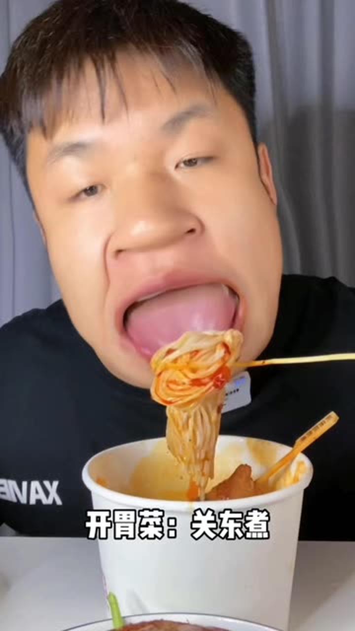 节食第一天:关东煮 鸡腿 脆骨肠 酸辣粉 应该很均衡吧