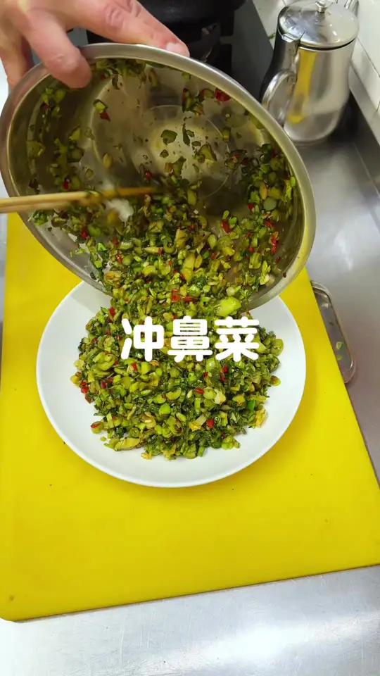 现在老家好多芥菜心,正是好做冲鼻菜的时节,主打的就是开胃