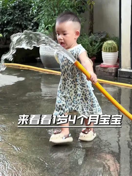 1岁4个月|身高83cm,体重22.8斤,一日三餐不重样,早餐:炒馒头丁南瓜杂粮米糊,午餐