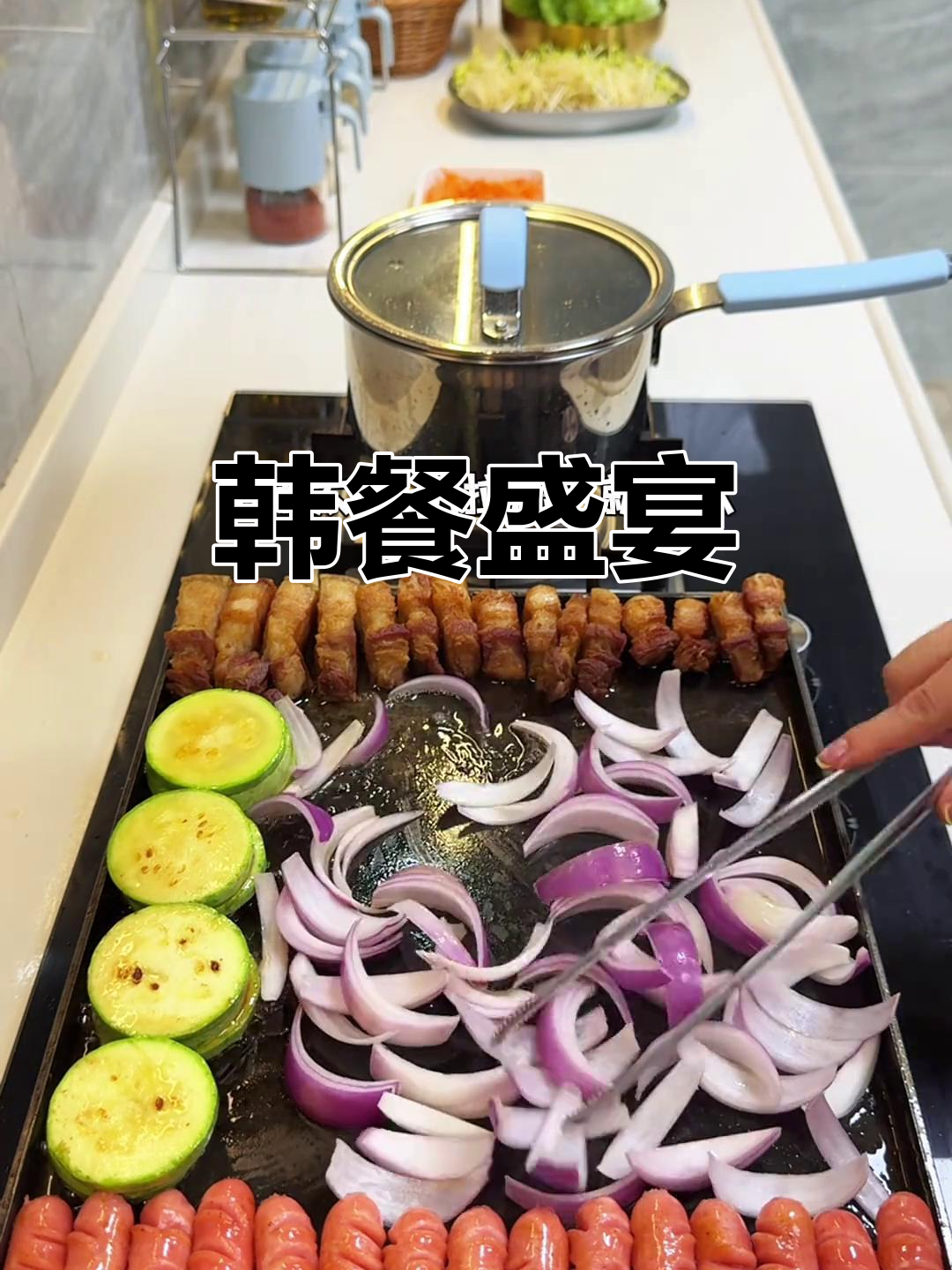 韩式烤肉拌饭，搭配冰茶与寿司，完美晚餐！