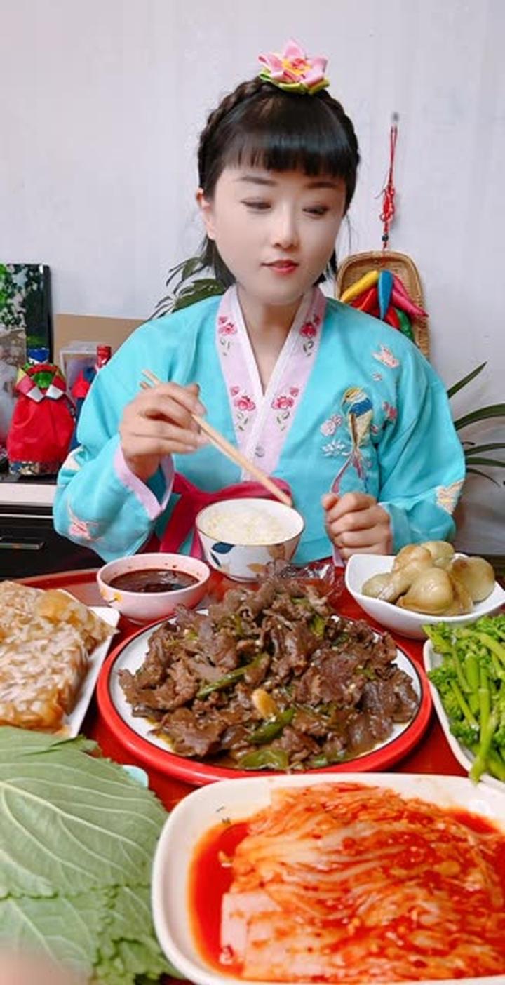 ……你吃的山野菜是不是叫猫爪子?
