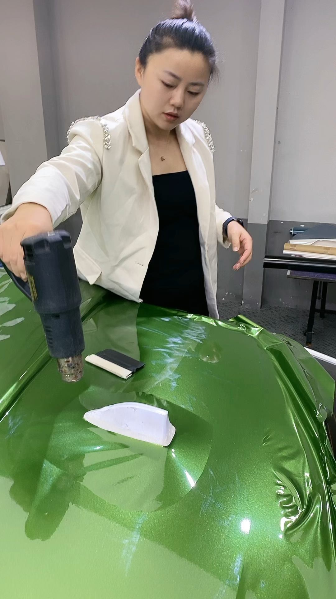 车顶贴膜 鲨鱼鳍位置收边教学