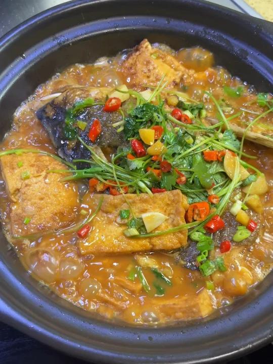 任何一个人没吃过这个鱼头豆腐煲我都会伤心