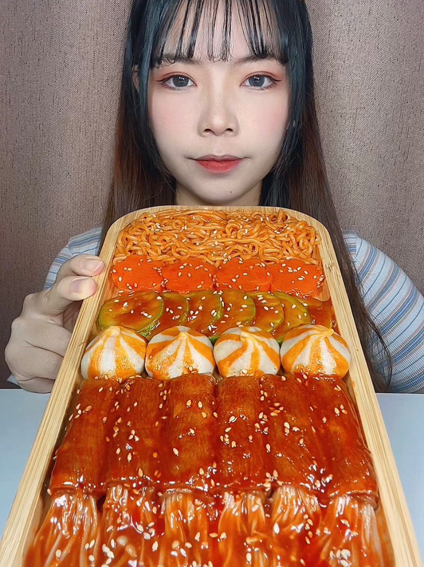 荤素搭配的美食拼盘来啦～