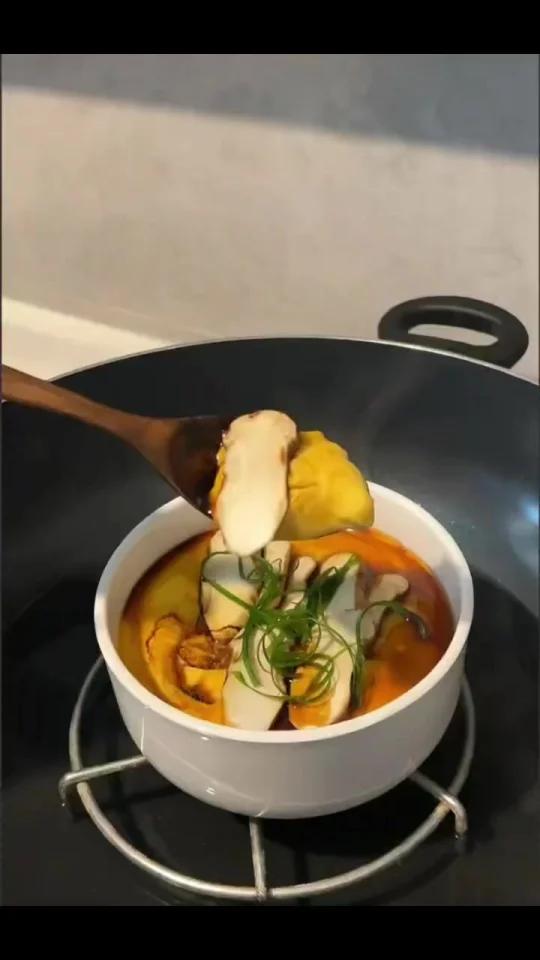 松茸鸡汤+松茸蒸蛋