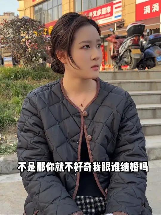 三年没见的前女友,居然在路边卖菜