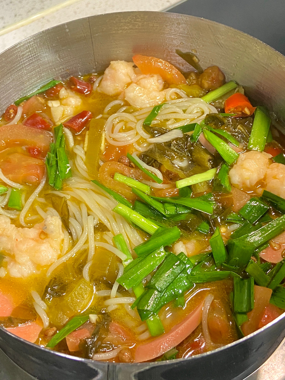 好吃到汤汁都不剩的酸菜虾滑米线超开胃