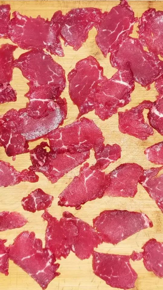 牛里脊炒葱头,蛇豆角土豆炖牛肉