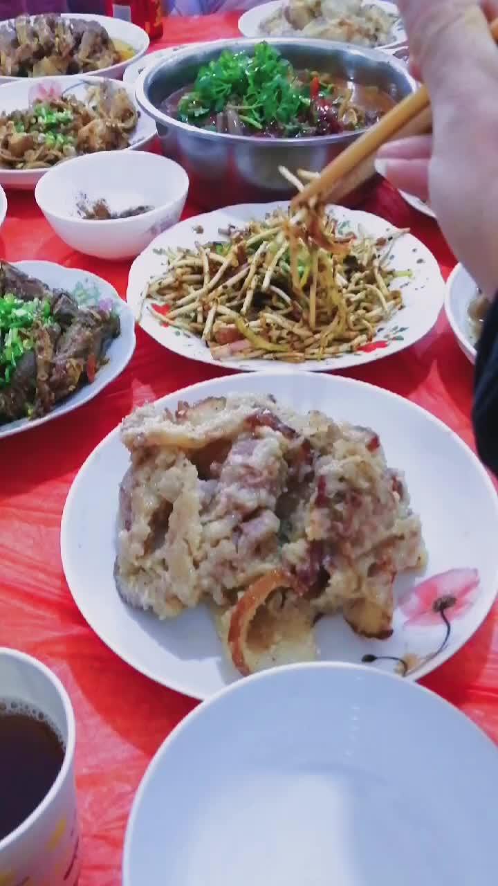 四川席口上必备菜品 吃席了吃席了 农村酒席 四川特色宴席之坝坝宴 折耳根 鱼腥草