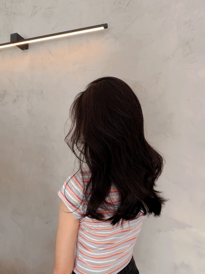 显白又不挑肤色的黑茶色,比黑色高级比棕色