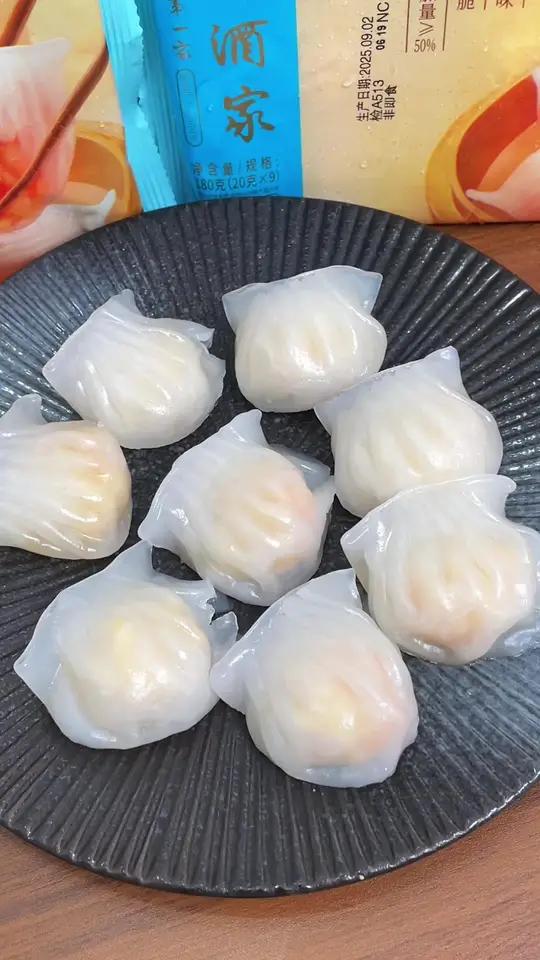 不愧是几十年的老品牌 广州酒家水晶虾饺太好吃了!外皮晶莹剔透,优选新鲜虾仁制作,肉质鲜嫩口