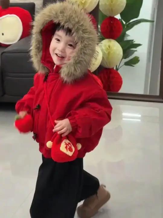 儿童派克服 今日份红色系穿搭 #萌娃穿搭#男宝穿搭#高品质童装冬日氛围感穿搭新年穿搭