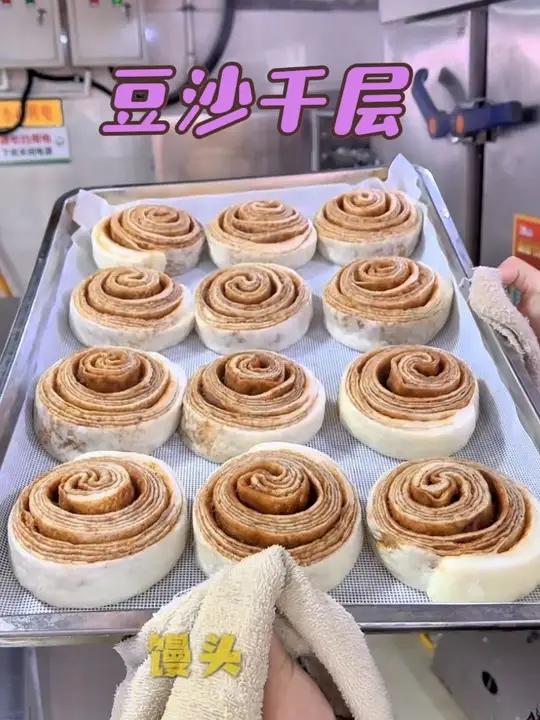 懒人版千层豆沙卷,揉面一卷就出锅#豆沙卷 #千层卷 #花样面食 #美食 #面食