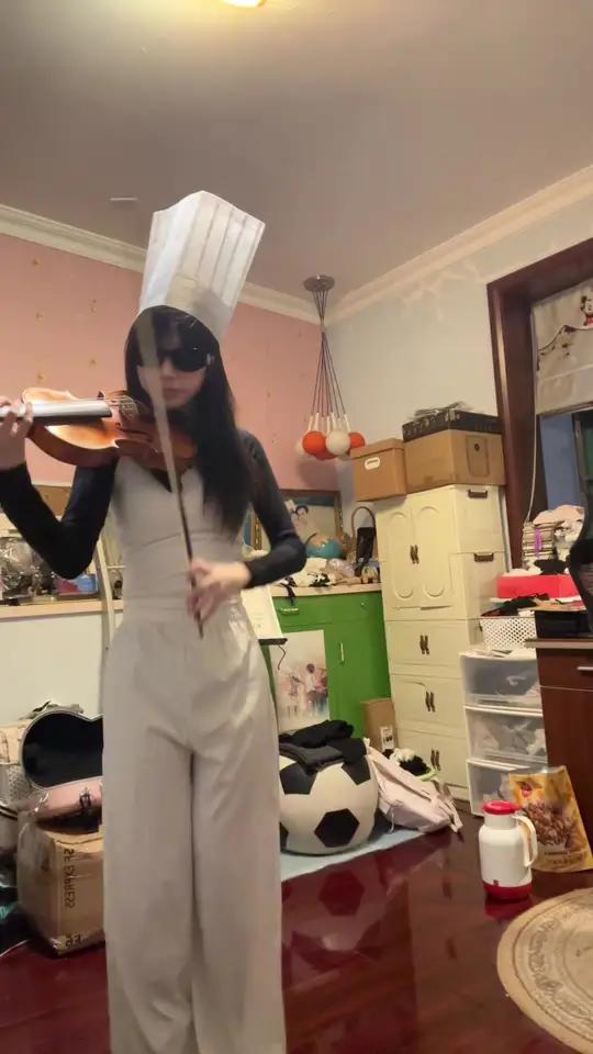 真正的弹跳企鹅表情包品鉴中高雅人士小提琴