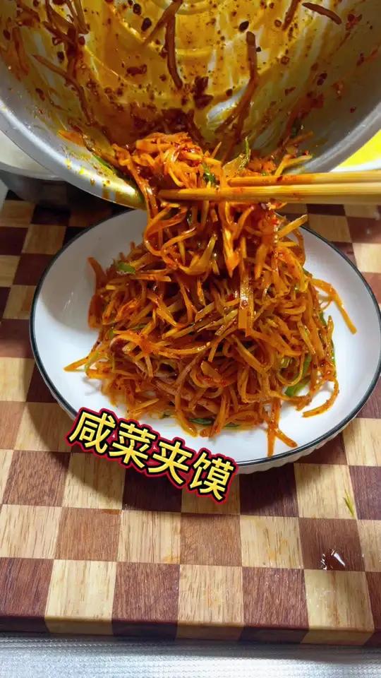 陕西油泼咸菜夹馍或者下稀饭都不错