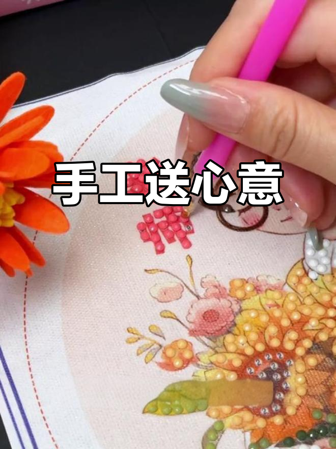 教师节临近,孩子们亲手做砖石画,送给老师一份温暖祝福!
